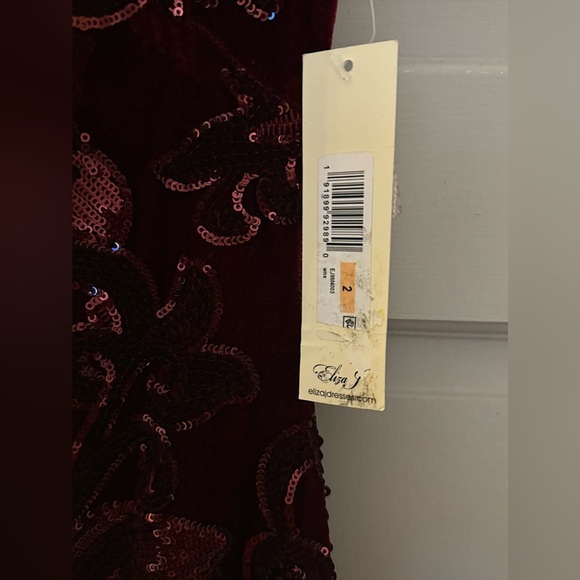 Eliza J wine long formal gown size 2. Sleeveless gown with v neck back. - Picture 4 of 12